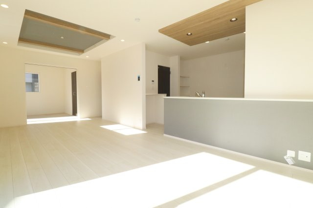 郡山市芳賀３丁目　　　１号棟　　　芳賀小学校、郡山第４中学区の外観|西側前面道路