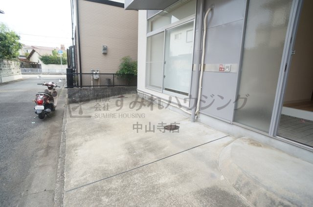 谷口邸戸建借家の駐車場