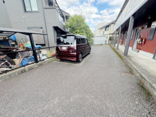 アズールの駐車場