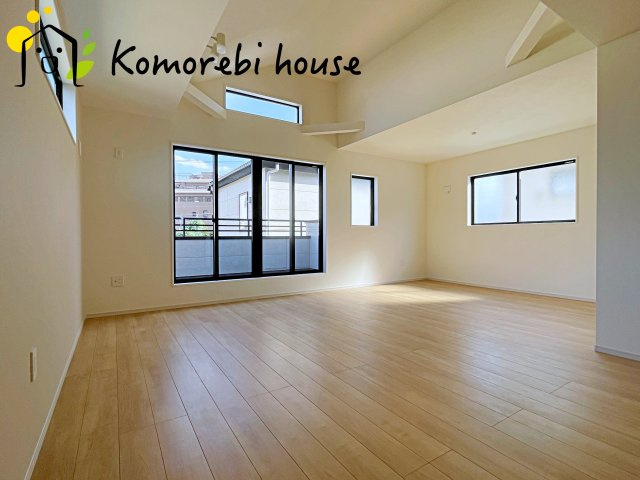 さいたま市大宮区堀の内町　7期　新築一戸建て　スタイル　02の居間・リビング|9/26　撮影済み