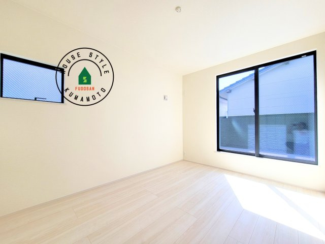 熊本市中央区壺川1丁目第1-2棟（1号棟）の内観：施工例|主寝室には収納力に優れたクローゼットがありますので、お部屋もすっきり片付きます。