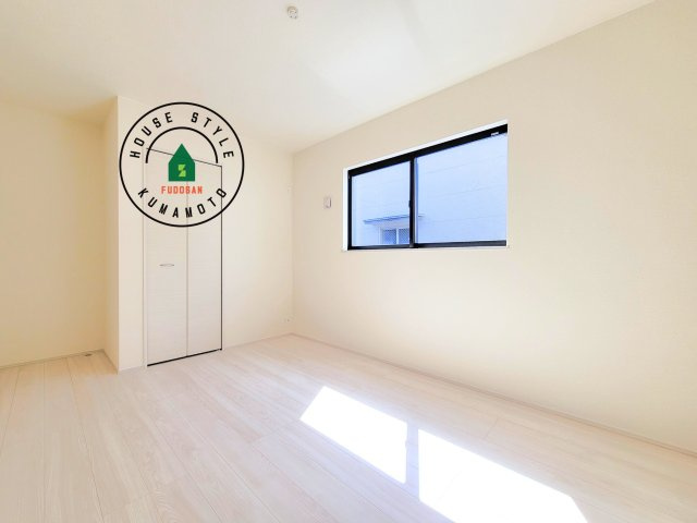 熊本市中央区壺川1丁目第1-2棟（1号棟）の内観：施工例|採光良好な洋室は全居室、複層ガラスの遮熱効果と断熱効果で、一年中快適に過ごせます。