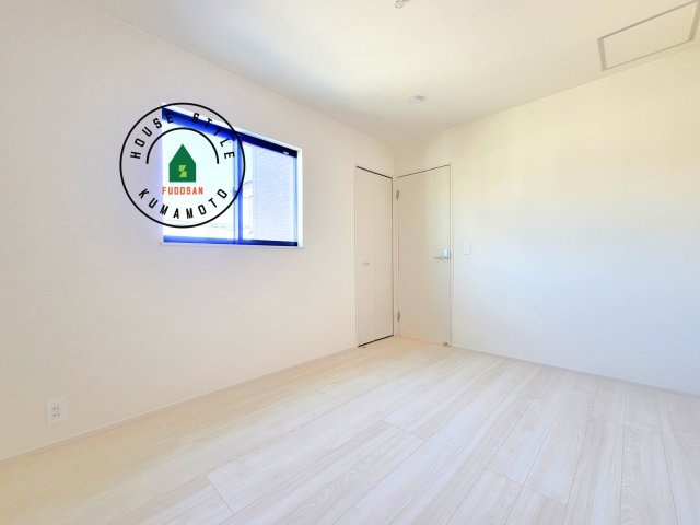 熊本市中央区壺川1丁目第1-2棟（1号棟）の内観：施工例|採光良好な洋室は全居室、複層ガラスの遮熱効果と断熱効果で、一年中快適に過ごせます。