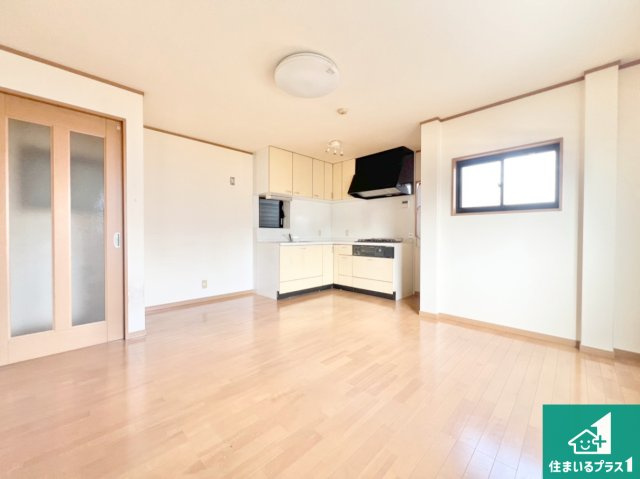 大東市泉町　中古一戸建ての居間・リビング