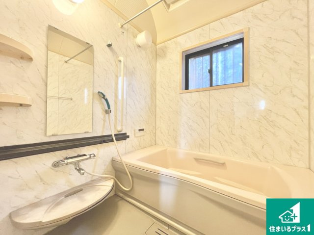 大東市泉町　中古一戸建ての浴室