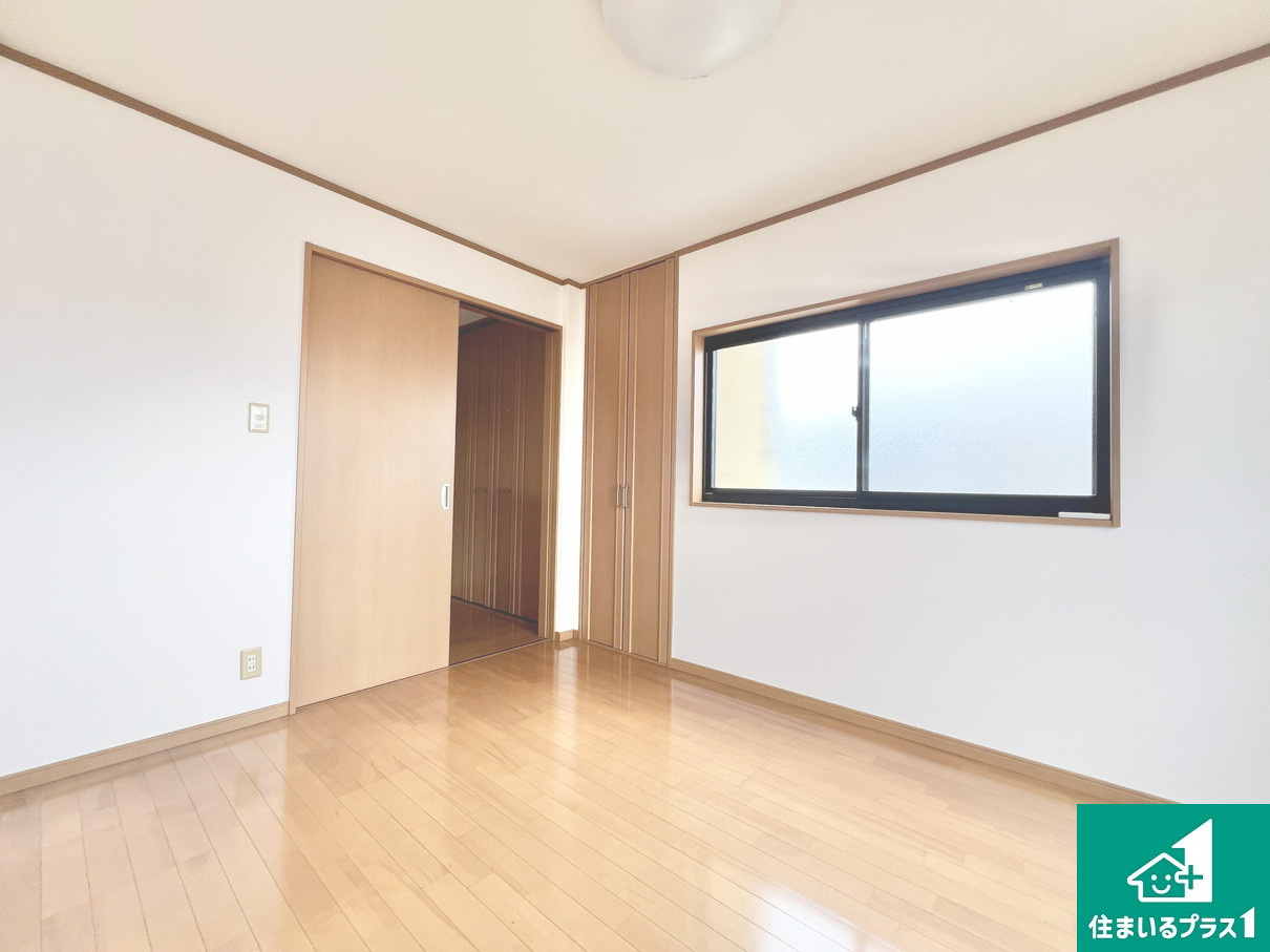 大東市泉町　中古一戸建ての洋室