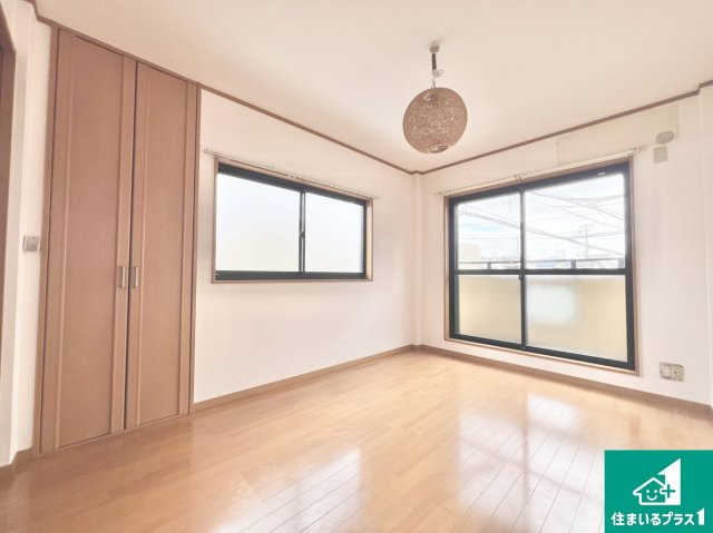 大東市泉町　中古一戸建ての洋室