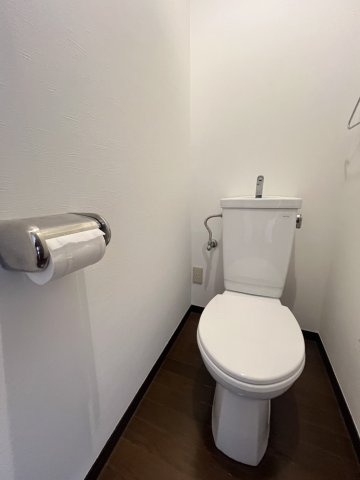 須磨本町1丁目戸建のトイレ