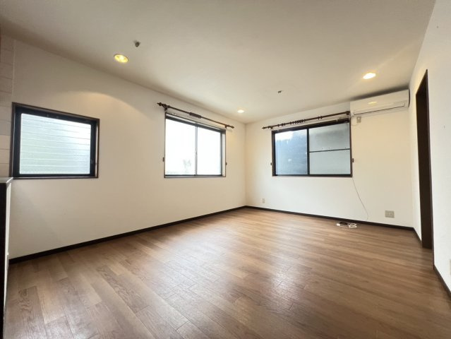 須磨本町1丁目戸建の居間・リビング