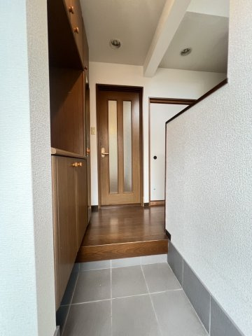 須磨本町1丁目戸建の玄関