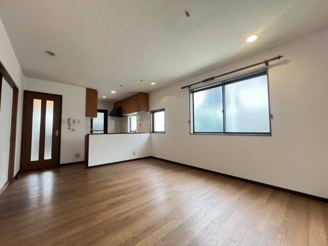 須磨本町1丁目戸建の居間・リビング