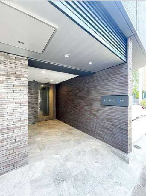 ルミエールラン　築浅　ペット相談　ネット0のエントランス