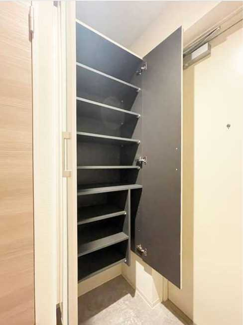 ルミエールラン　築浅　ペット相談　ネット0の玄関