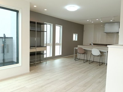 【居間・リビング】 | 保土ヶ谷区今井町-２号棟 | こちらのリビングで趣味の時間をお楽しみください