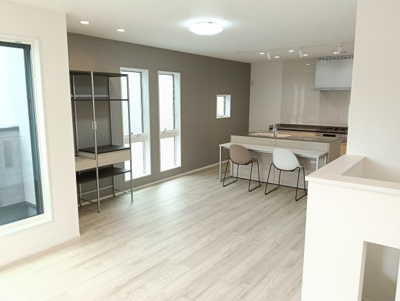 【居間・リビング】 | 保土ヶ谷区今井町-２号棟 | こちらのリビングで趣味の時間をお楽しみください