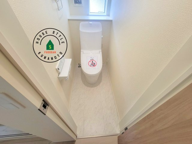 熊本市中央区壷川1丁目第1-2棟（2号棟）の内観：施工例|温水洗浄便座を完備しております。2ヶ所にトイレがあるのは朝の慌ただしい時間も安心です。