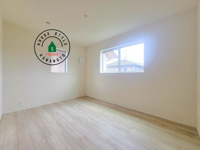 熊本市中央区壷川1丁目第1-2棟（2号棟）の内観：施工例|採光良好な洋室は全居室、複層ガラスの遮熱効果と断熱効果で、一年中快適に過ごせます。