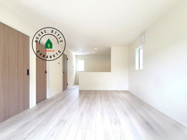 熊本市中央区壷川1丁目第1-2棟（2号棟）の内観：施工例|多くの時間を過すことになるリビングだからこそ、いつも穏やかな空間・解放感が味わえ毎日が充実します。