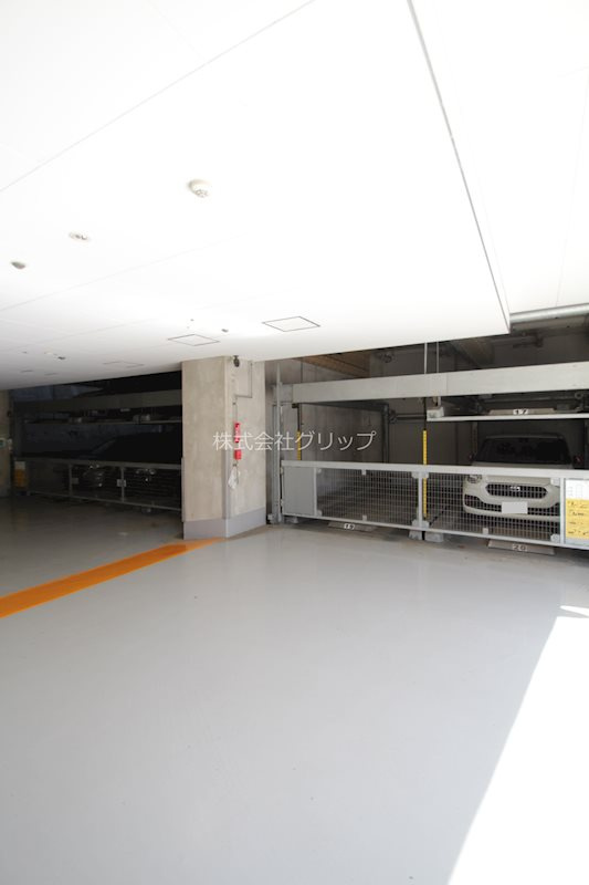 プレディアスタイル横濱沢渡の駐車場