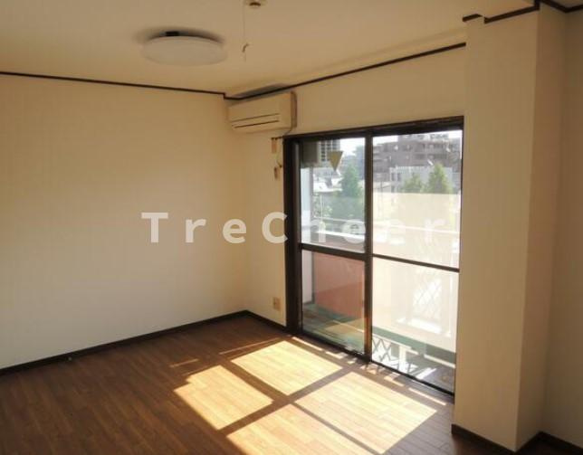 高橋ビルの居間・リビング