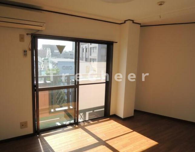 高橋ビルの寝室