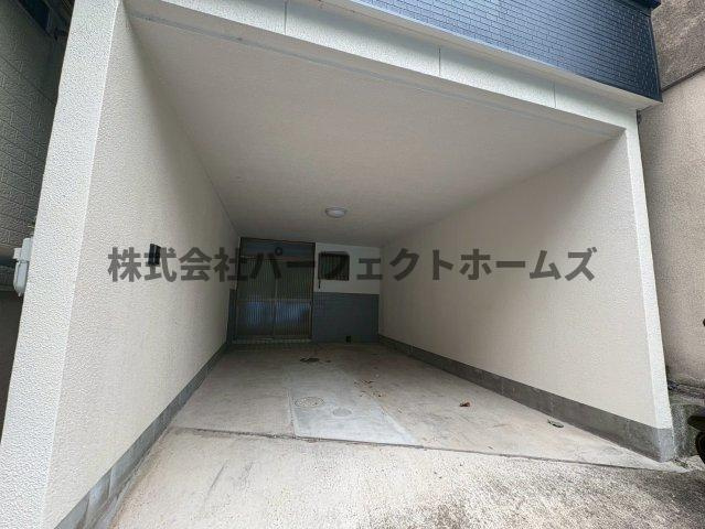 長尾元町3丁目戸建　賃貸の駐車場|車をお持ちの方に嬉しい駐車場付きの物件です