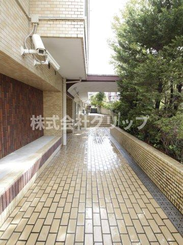 サンビューハイツ市ヶ尾のエントランス