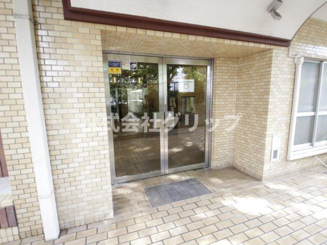サンビューハイツ市ヶ尾のエントランス