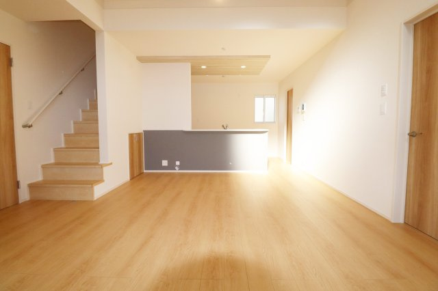 郡山市芳賀３丁目　　　２号棟　　　芳賀小学校、郡山第４中学区の外観|南西側から見た外観