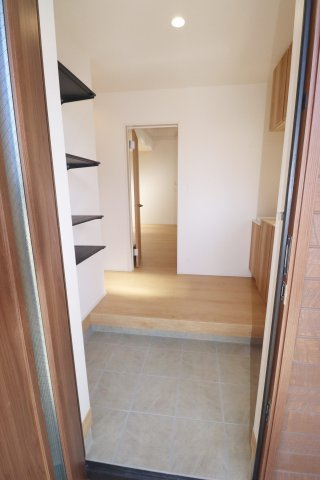 郡山市芳賀３丁目　　　２号棟　　　芳賀小学校、郡山第４中学区の玄関|※同社施工例