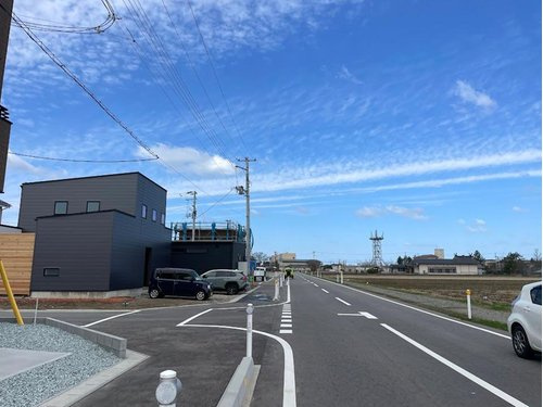 東田川郡三川町押切新田建売住宅【Ｚ空調】の前面道路含む現地写真|前面道路になります。