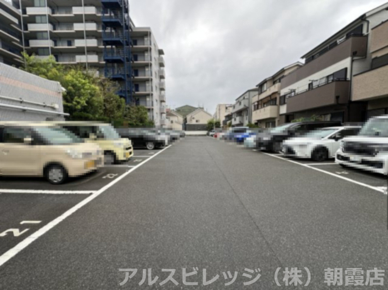 グランフィル和光の駐車場