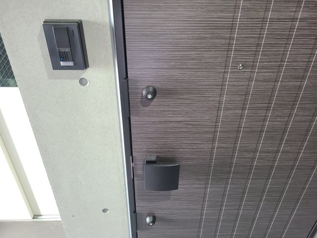 SHOKEN　Residence西川口の玄関|★玄関ダブルロック＆ＴＶモニターホンを完備★