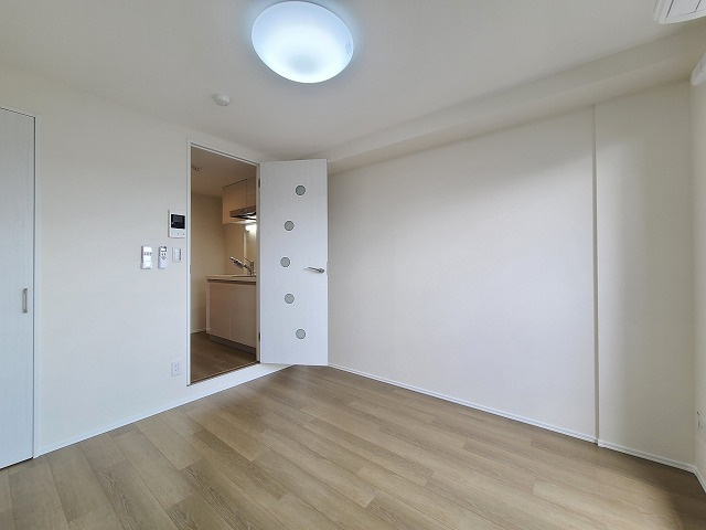 SHOKEN　Residence西川口の洋室|★洋室６．４帖の画像・ＬＥＤ照明器具付き★