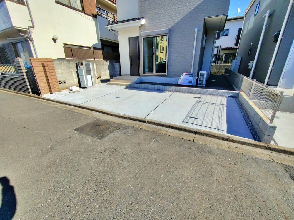 【LIGNAGE】小平市上水南町２丁目の駐車場|カースペース2台分ございますので、家族分の自転車を駐輪したり、来客用の駐車スペースとしてもお使いいただけます。