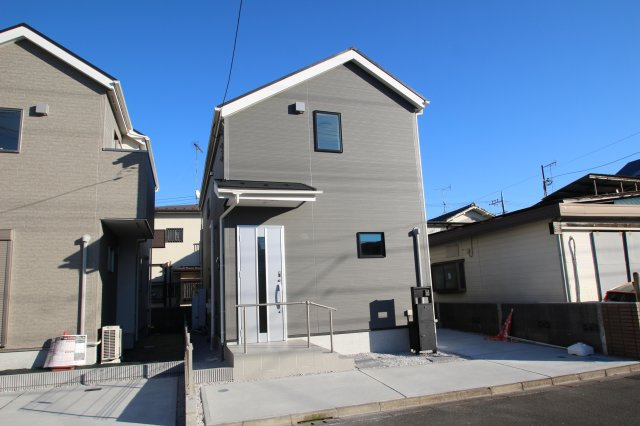 【LIGNAGE】小平市上水南町２丁目の外観|キッチンから見渡せるリビングダイニングで、お料理中も会話が弾みます 