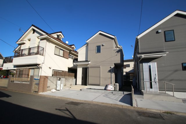 【LIGNAGE】小平市上水南町２丁目の外観|全居室南向き♪日中は太陽の光で明るいため、照明を点ける必要がありません。冬場は暖かく過ごしやすいので暖房費が節約できます。観葉植物やベランダガーデニングが趣味の人にもおすすめです♪