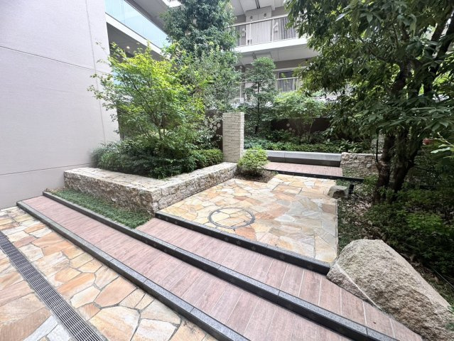 桜区田島3丁目分譲賃貸マンションのエントランス