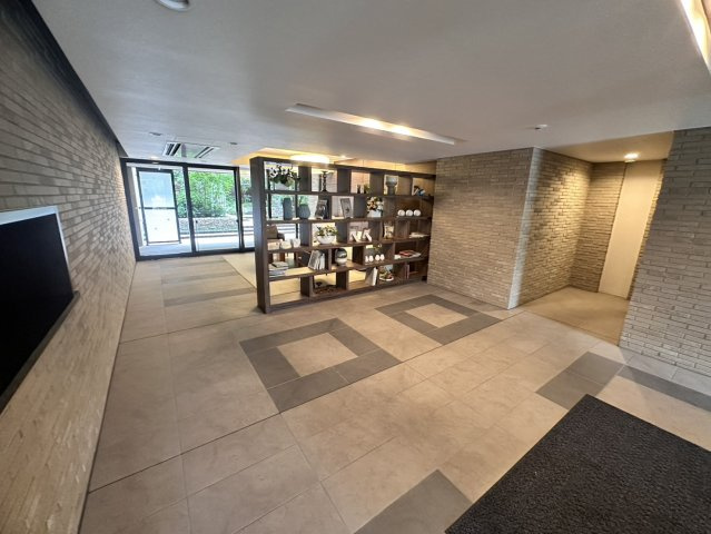 桜区田島3丁目分譲賃貸マンションのエントランス