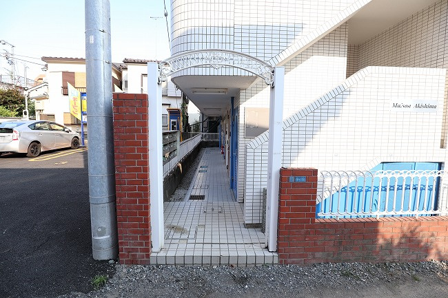 メゾン昭島のエントランス