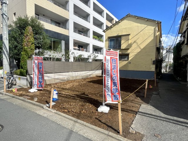 ＜LIBERi リーベリー＞新宿区大久保2丁目　南西角地　新築戸建の外観