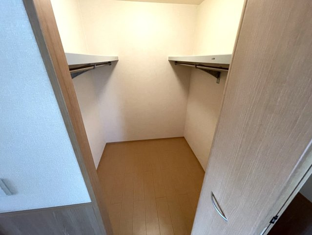 ディアコートⅡ（桜丘2丁目）の収納|ウォークインクローゼット