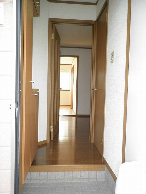 サングローブＡの玄関|玄関