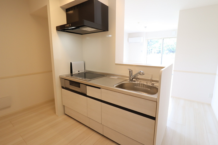 海正 ABのキッチン|対面式システムキッチン（３口ＩＨ、グリル付）