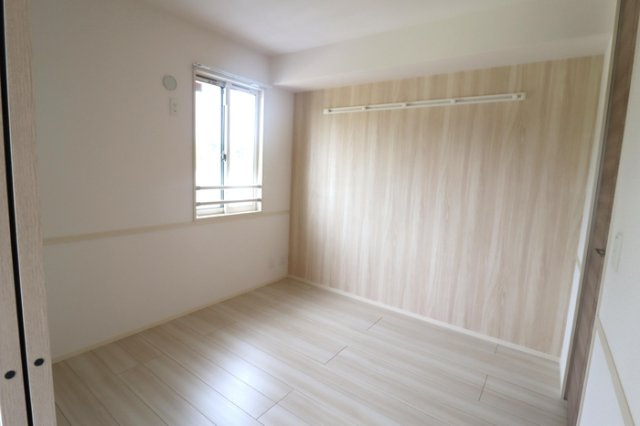 海正 ABの寝室|南側洋室（デザインクロス仕様）