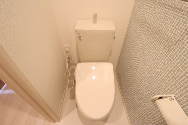 海正 ABのトイレ|もちろん温水洗浄暖房便座です（デザインクロス仕様）