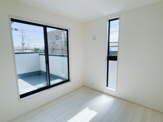 【新築戸建】高崎石原町第24の洋室|お子様にとって初めての「自分だけのお部屋」。どんなお部屋にするのか楽しみになりますね♪こちらのお部屋は洋室になっているので、もし汚してしまっても簡単にお掃除できるので助かります。