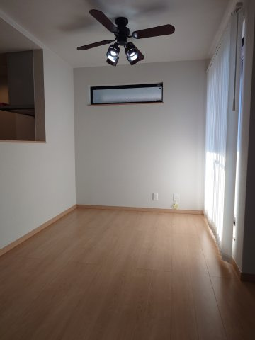 西宮市甲子園口6丁目戸建の居間・リビング