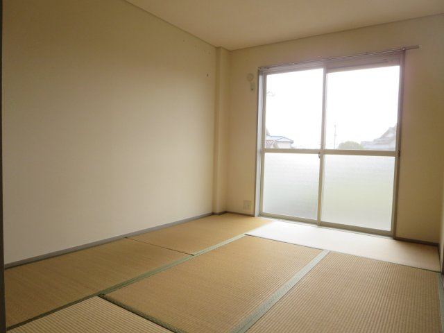 姫路市書写のアパートの和室|和室ならではの温かな和の空間で寛ぎの時間を過ごせます