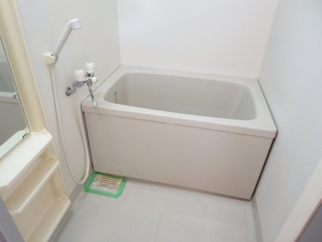 姫路市書写のアパートの浴室|きれいなお風呂です